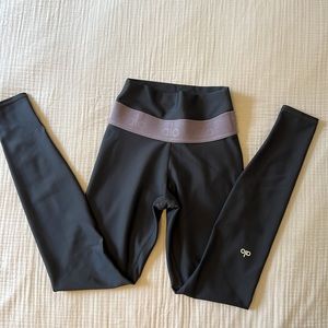 ALO YOGA GRAY LEGGINGS - SIZE XS